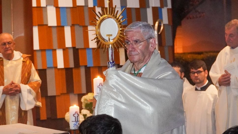 Corpus Domini, Messa al Patronato. La processione fino a piazzale Alpini