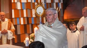 Corpus Domini, Messa al Patronato. La processione fino a piazzale Alpini