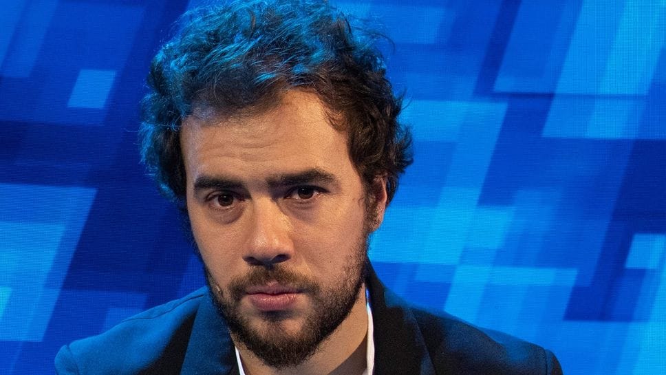 «La nostra cena agrodolce racconta i millennials smarriti cantati dai Pinguini»