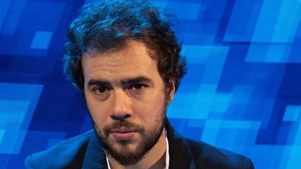 «La nostra cena agrodolce racconta i millennials smarriti cantati dai Pinguini»