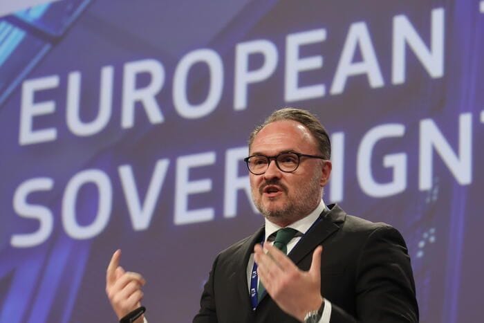 Ue, 'il mercato del petrolio in deficit per tutto l'anno, rischi per jet fuel'