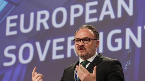 Ue, 'il mercato del petrolio in deficit per tutto l'anno, rischi per jet fuel'