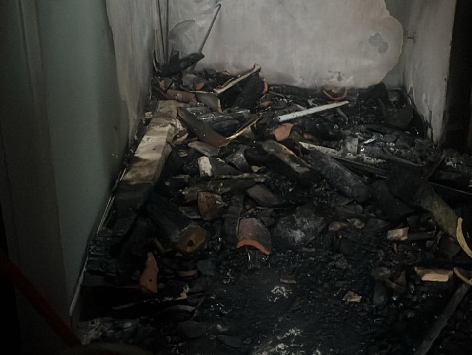 Camerata Cornello, fulmine su un tetto: l’incendio distrugge arredi e impianti 