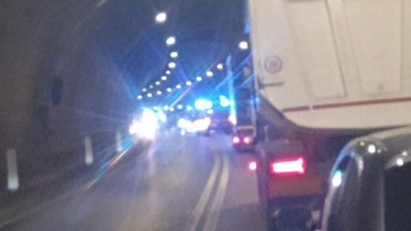 Scanzorosciate, incidente in galleria: Montenegrone chiusa al traffico