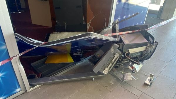 Furgone ariete devasta sala slot a Dalmine: giù due vetrine: svuotato il bancomat