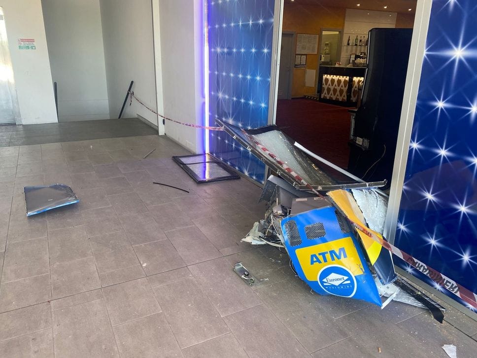 Furgone ariete devasta sala slot a Dalmine: giù due vetrine: svuotato il bancomat