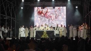 Corpus Domini tra le vie della città e in piazzale Alpini: «L’Eucaristia nutre la gioia di vivere»