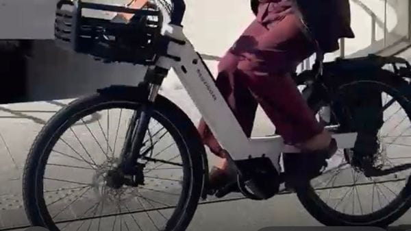 Dall’assessore a parlare di sicurezza, le rubano la bici da ottomila euro