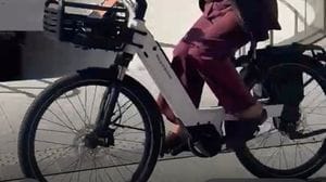 Dall’assessore a parlare di sicurezza, le rubano la bici da ottomila euro