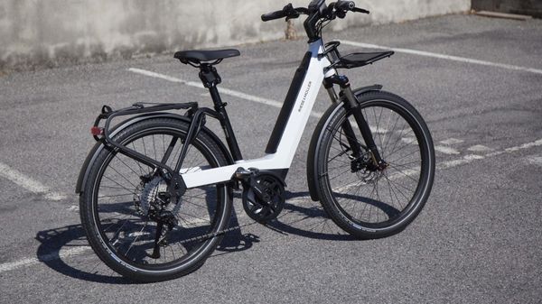 Dall’assessore a parlare di sicurezza, le rubano la bici da ottomila euro