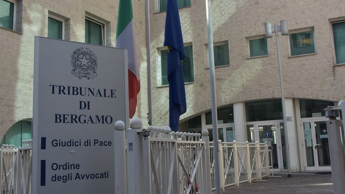https://storage.ecodibergamo.it/media/photologue/2026/6/5/photos/cache/ustionati-allasilo-di-osio-sopra-condanna-in-primo-grado-per-insegnante-e-coor_d8677416-60f0-11f1-bd25-9823d43f8df2_1920_1080_v3_large_16_9.jpg