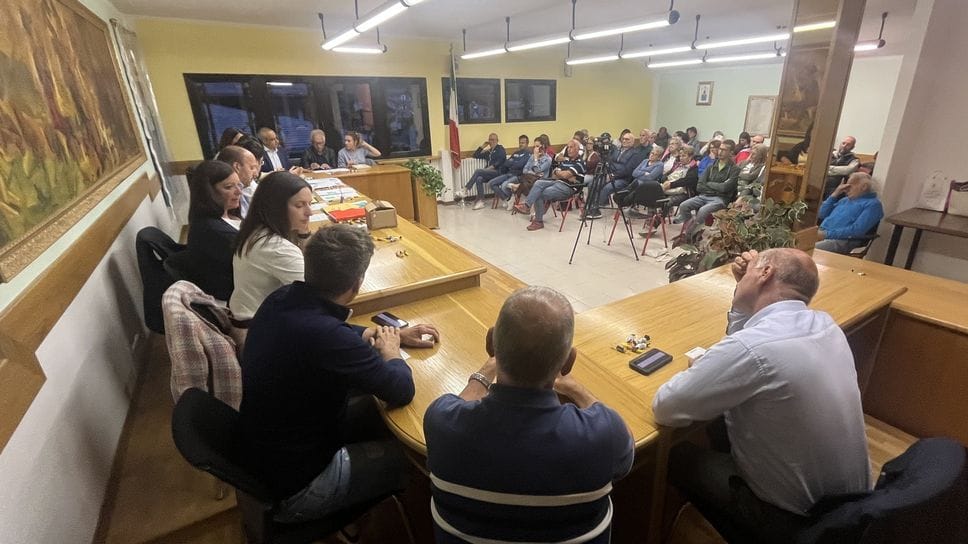 A Colere s’insedia il nuovo sindaco e sono subito scintille