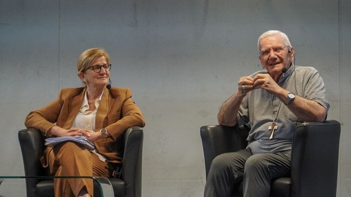 https://storage.ecodibergamo.it/media/photologue/2026/6/6/photos/cache/il-dialogo-tra-il-vescovo-e-la-sindaca-di-bergamo-la-vita-in-una-citta-si-fond_ab4e6926-6190-11f1-a58c-8fa5affeac14_1920_1080_v3_large_16_9.jpg