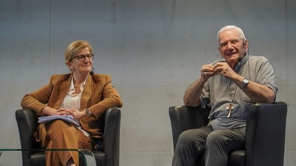 Il dialogo tra il Vescovo e la sindaca di Bergamo: «La vita in una città si fonda sulla fiducia: crescere senza lasciare indietro nessuno»