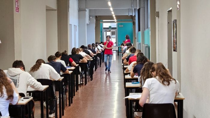 https://storage.ecodibergamo.it/media/photologue/2026/6/6/photos/cache/maturita-nominate-228-commissioni-esame-per-9203-studenti-bergamaschi_04eb34b2-6120-11f1-bd25-9823d43f8df2_1920_1080_v3_large_16_9.jpg