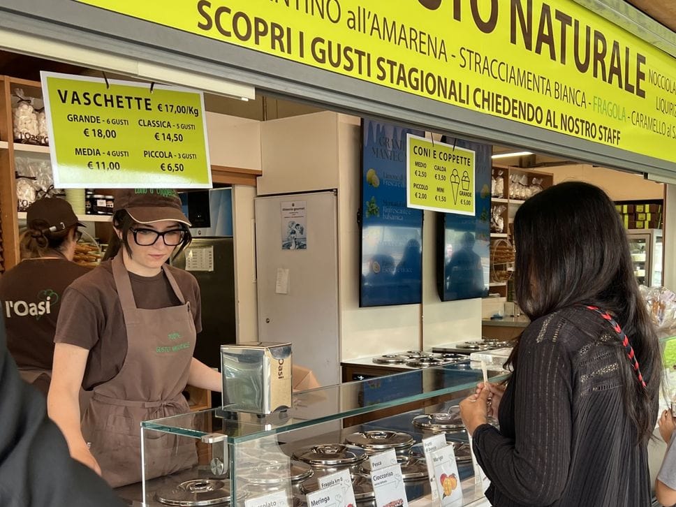 A Villongo un gelato da star: McConaughey e moglie all’«Oasi» - Foto