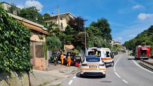 Auto contro un muro a Torre de' Busi: feriti non gravemente una signora e due bambini