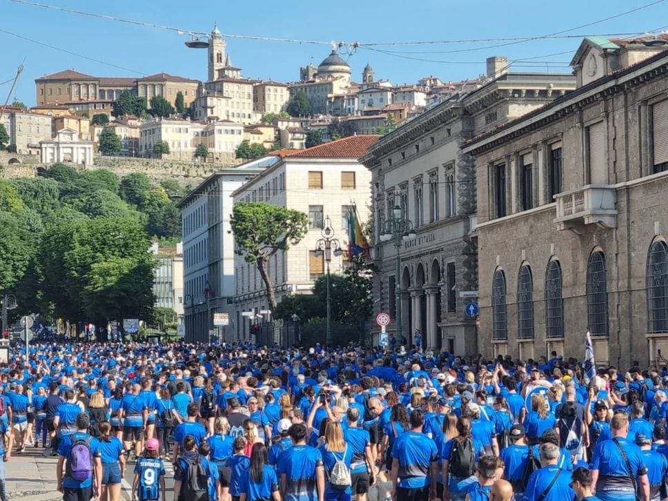 Camminata Nerazzurra, oltre 12mila tifosi invadono il Sentierone - Foto