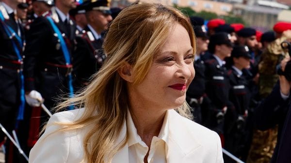 Poli a pezzi verso il voto: occasione per il centro