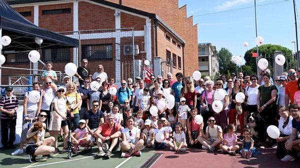 Bergamo, oltre 100 persone in cammino seguendo il sorriso di Gaia