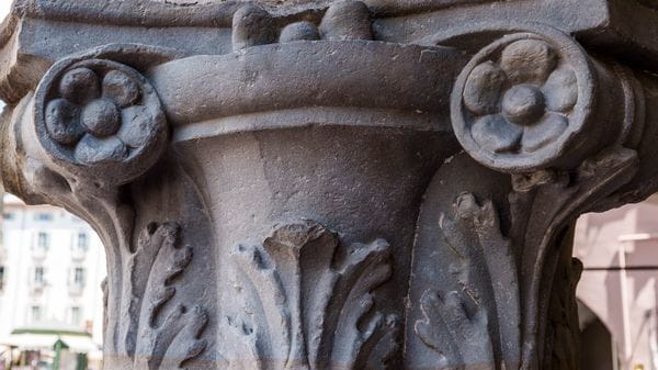 «CercaBergamo», scopri il dettaglio: un capitello. Dove si trova? Rispondi al quiz