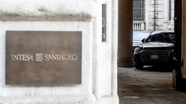 Intesa Sanpaolo lancia una Opas su Mps