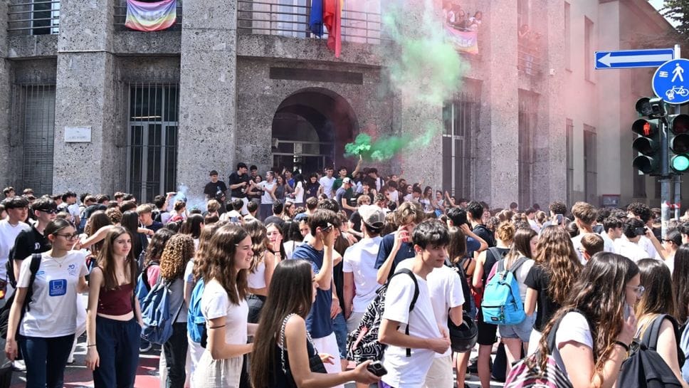 Ultima campanella nelle scuole bergamasche: tra festa e tradizione l’arrivo delle vacanze estive - Foto e video
