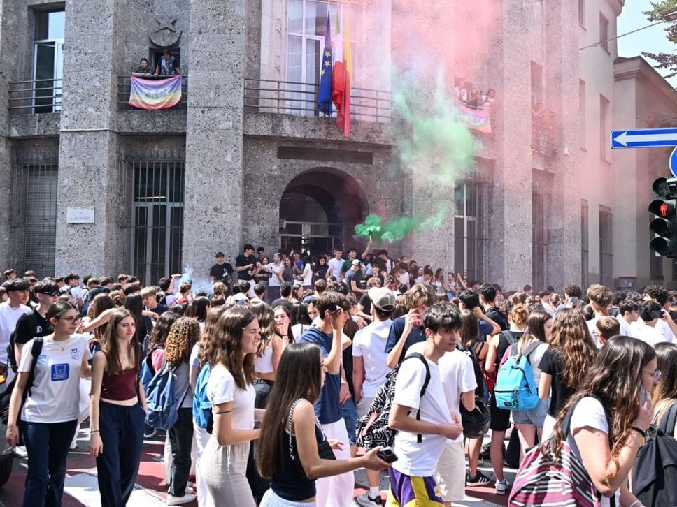 Ultima campanella nelle scuole bergamasche: tra festa e tradizione l’arrivo delle vacanze estive - Foto e video