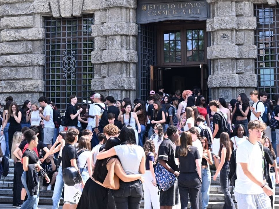 Ultima campanella nelle scuole bergamasche: tra festa e tradizione l’arrivo delle vacanze estive - Foto e video