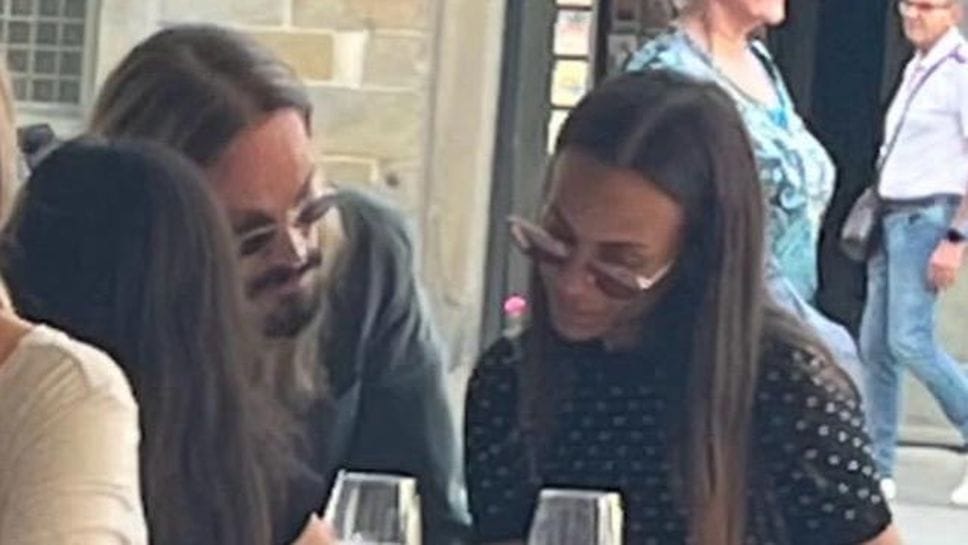 Zoe Saldana incanta Città Alta: pranzo al Caffè del Tasso durante una pausa dal set