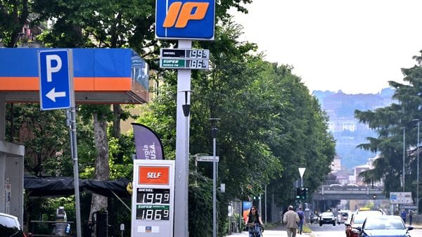 Carburanti, a Bergamo il diesel torna  a superare i 2 euro al litro