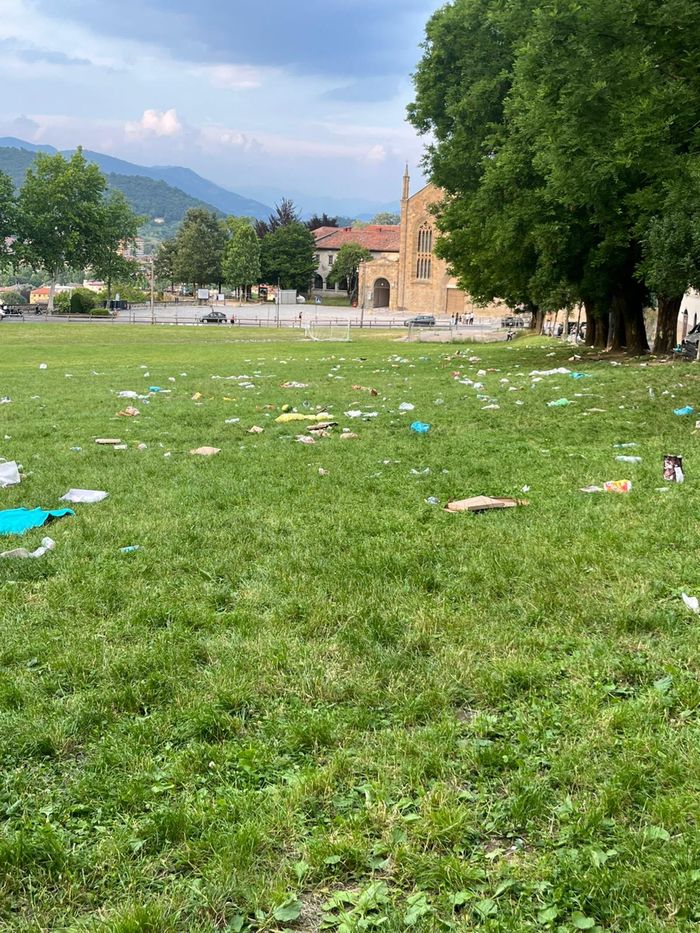 Festa per l’ultima campanella nelle scuole bergamasche. Rifiuti alla Fara: appello di Ruzzini - Foto e video