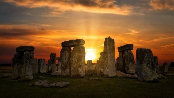 L’enorme pietra dell’altare di Stonehenge è stata trasportata da esseri umani