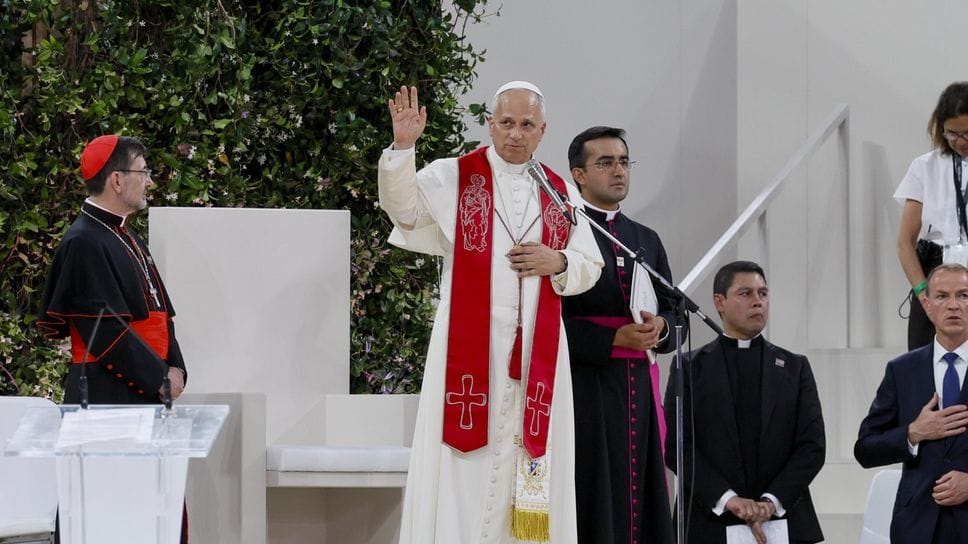 Mondo unito e riconciliato, l’obiettivo di Papa Leone che rinuncia ai vessilli