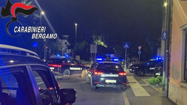 Seriate, operazione dei carabinieri. Controllate 71 persone, due denunce
