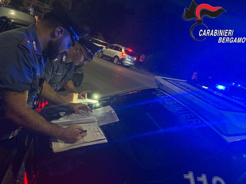 Seriate, operazione dei carabinieri. Controllate 71 persone, due denunce