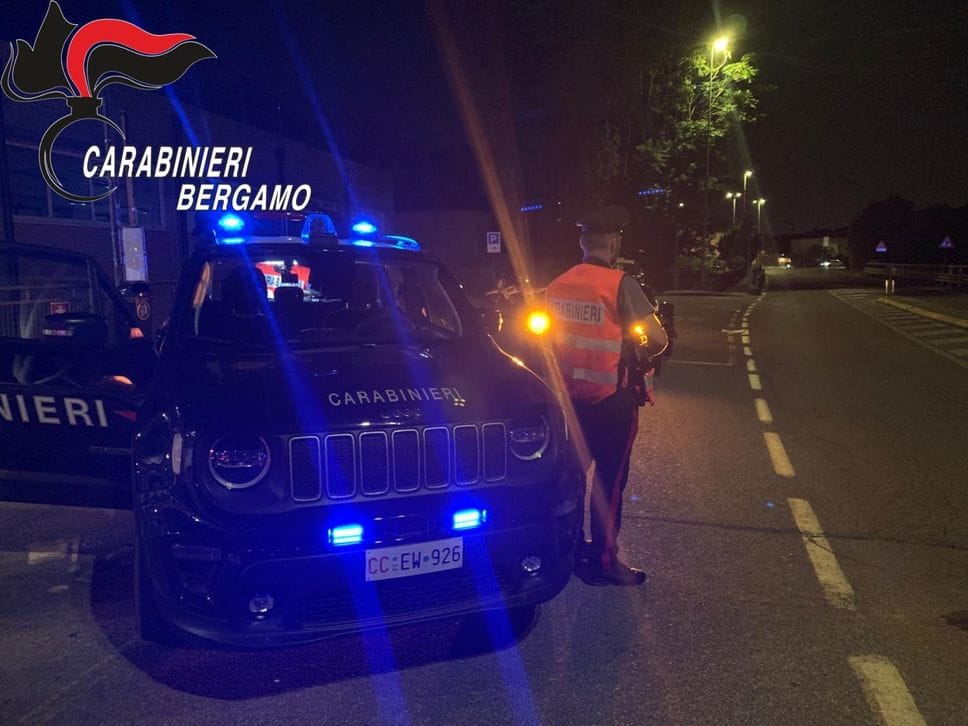 Seriate, operazione dei carabinieri. Controllate 71 persone, due denunce