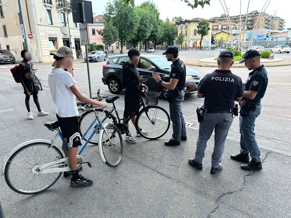 Treviglio, controlli straordinari della Polizia: 113 persone identificate e 28 veicoli verificati