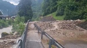 Val Brembana, frana a Isola di Fondra. Chiusa la strada per Branzi - Foto