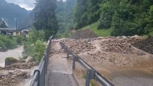 Val Brembana, frana a Isola di Fondra. Chiusa la strada per Branzi