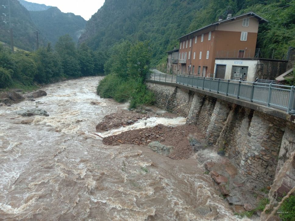 Val Brembana, frana a Isola di Fondra. Riaperta la strada per Branzi - Foto