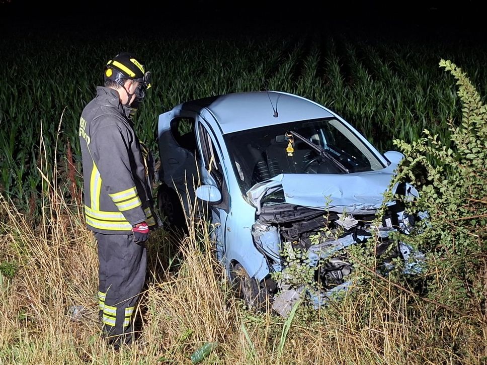 Violento scontro fra tre auto a Caravaggio. Gravissima una ventenne - Foto