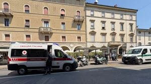 Bergamo, lite tra una coppia su un autobus in via Zambonate: interviene la Polizia locale - Video
