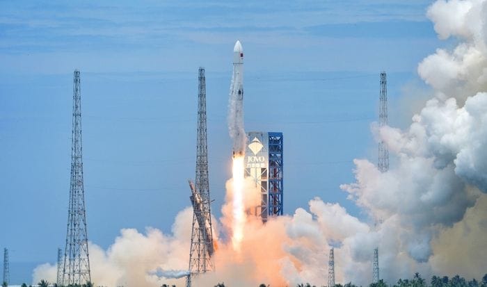 La Cina recupera per la prima volta un razzo riutilizzabile