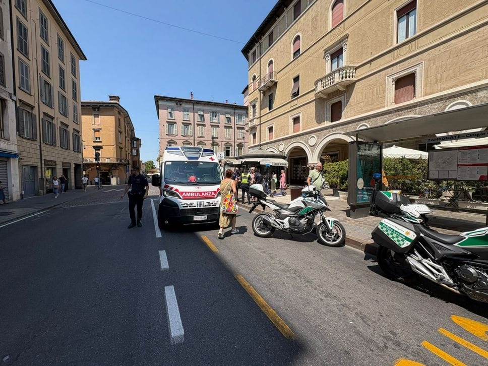 Lite in centro a Bergamo tra un 34enne e una 19enne: interviene  la Polizia locale - Video