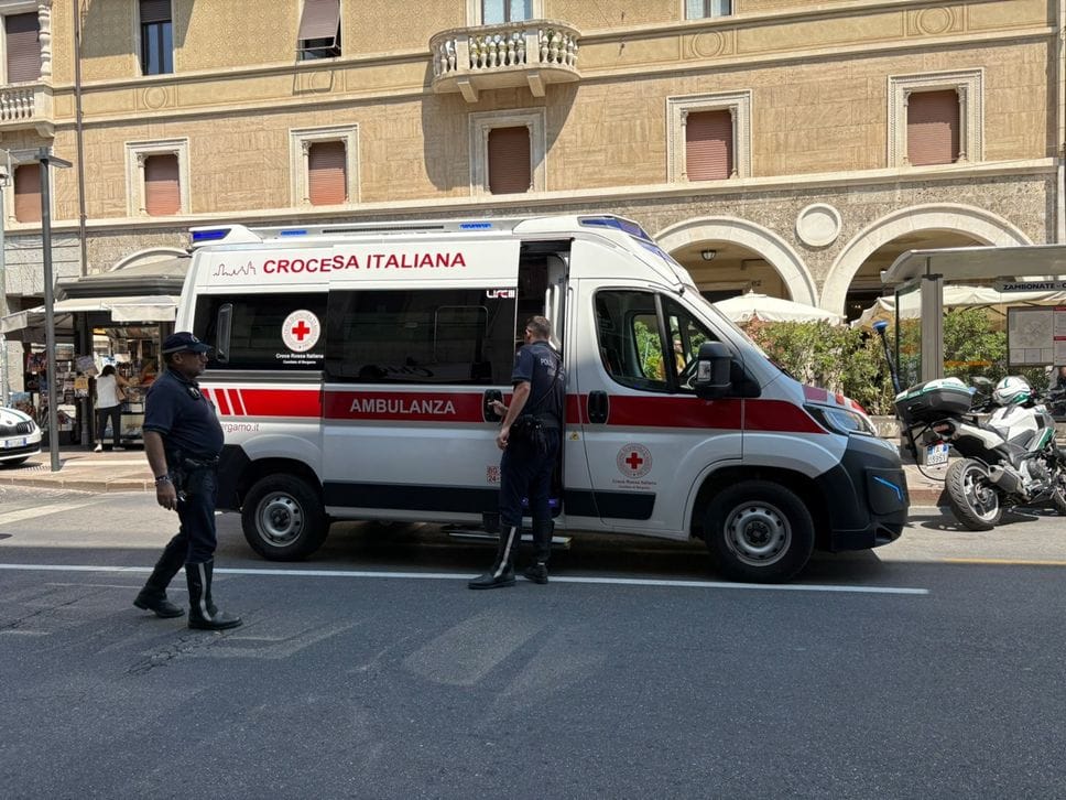 Lite in centro a Bergamo tra un 34enne e una 19enne: interviene  la Polizia locale - Video