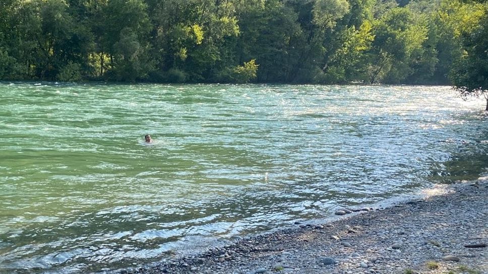 Medolago, 23enne rischia di annegare nell’Adda: salvato dai bagnanti