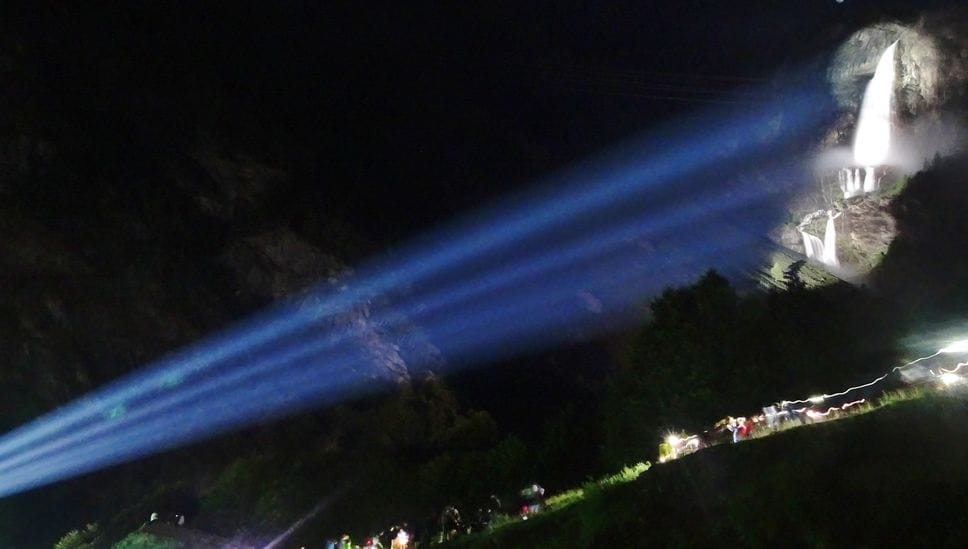 Cascate del Serio, successo per lo spettacolo in notturna a Valbondione - Foto e video