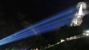 Cascate del Serio, successo per lo spettacolo in notturna a Valbondione - Foto e video