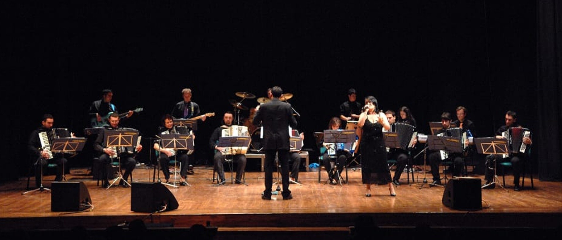 La fisarmonica protagonista di una ricerca musicale a Foresto Sparso con il concerto della Fisorkestra San Martino 